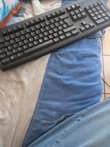 Clavier fonctionne bien, Enlèvement, Comme neuf