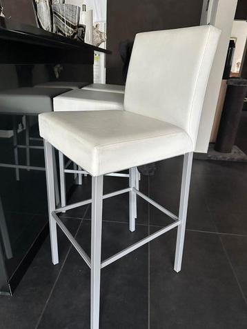 4 barstoelen in uitstekende staat  beschikbaar voor biedingen