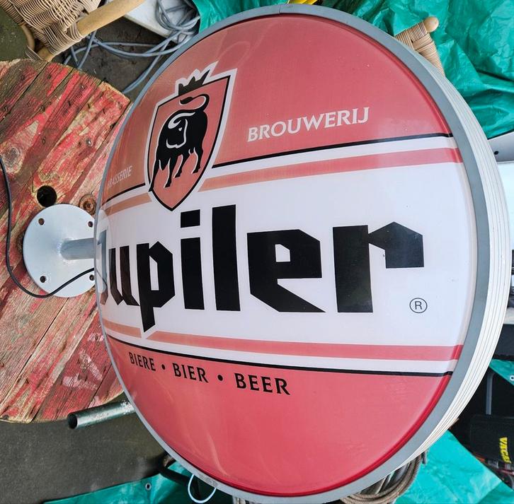 Boîte à lumière ronde publicitaire double face Jupiler
ce, Collections, Marques de bière, Jupiler, Enlèvement ou Envoi