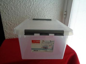 Bac plastique transparent Sunware avec couvercle. beschikbaar voor biedingen
