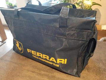 Vintage Sporttas van Ferrari beschikbaar voor biedingen