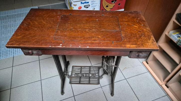 Antieke vintage Singer stikmachineonderstel in geute, Antiek en Kunst, Antiek | Naaimachines, Ophalen