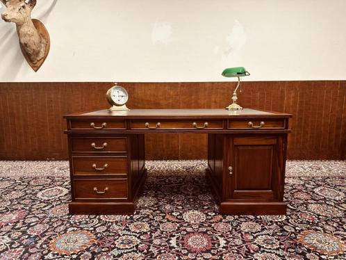 Klassiek Engels Chesterfield Bureau, Antiek en Kunst, Antiek | Kantoor en Zakelijk, Ophalen of Verzenden