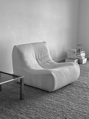 Witte boucle fauteuil beschikbaar voor biedingen
