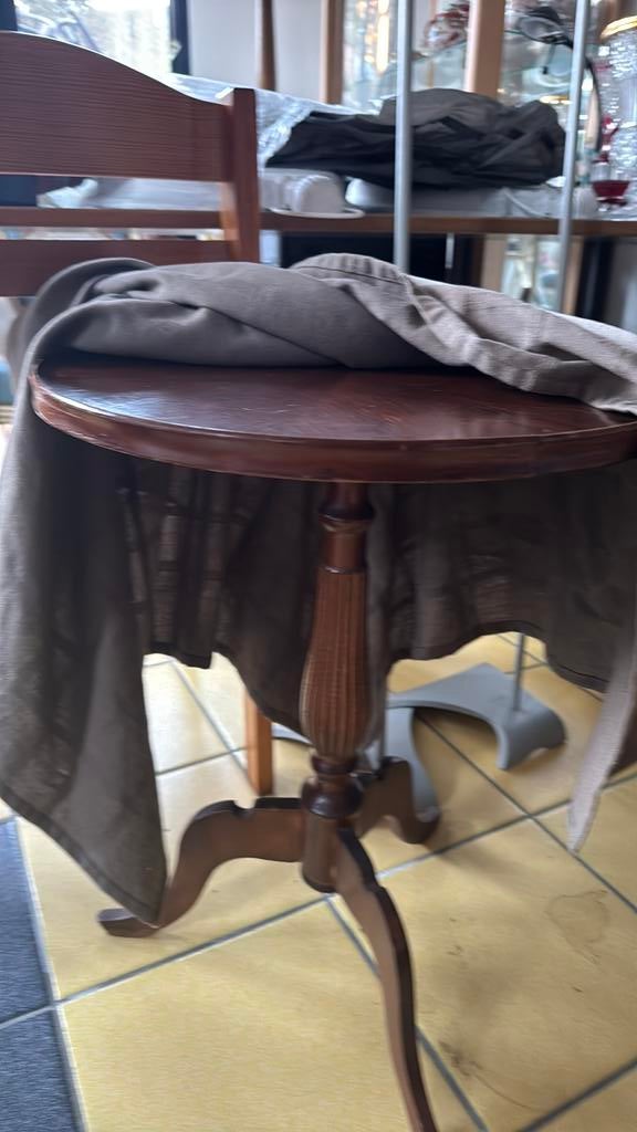 Table du coin en bois en etat, Antiquités & Art, Enlèvement