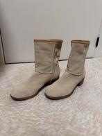 Bottes basses UGG taille 40 - Bon état, Enlèvement ou Envoi, Beige, Comme neuf, Boots et Botinnes