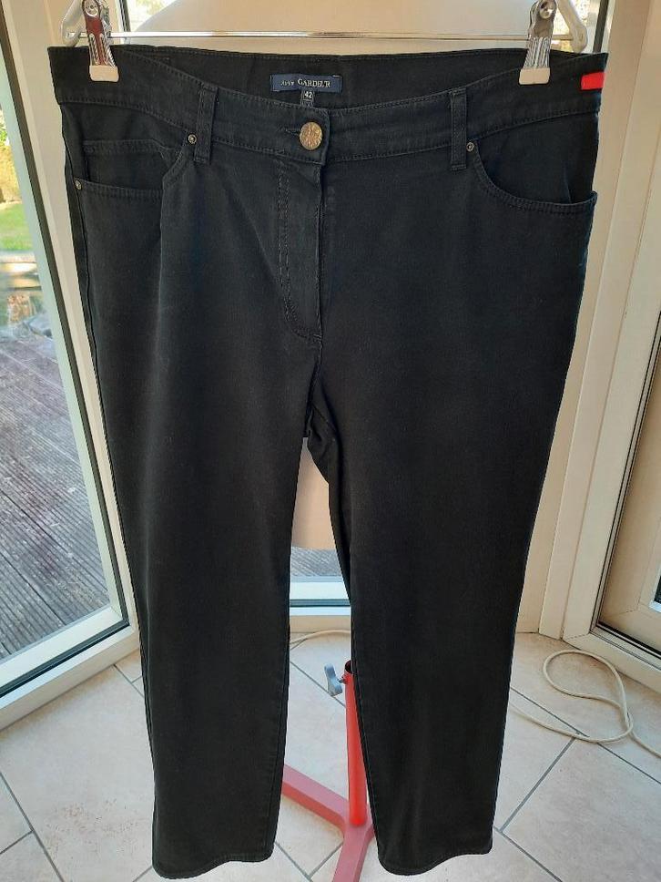 Mooie broek GARDEUR - 42, Kleding | Dames, Broeken en Pantalons, Zo goed als nieuw, Maat 42/44 (L), Zwart, Lang, Ophalen of Verzenden