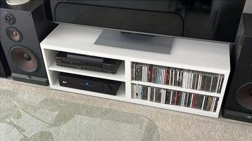 Ikea Besta TV meubel met glazen bovenblad beschikbaar voor biedingen