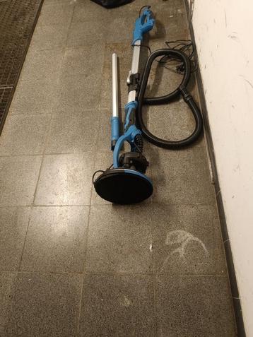 wand- en plafondschuurmachine beschikbaar voor biedingen