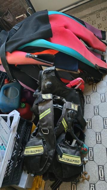 duikmateriaal jackets pakken messen beschikbaar voor biedingen