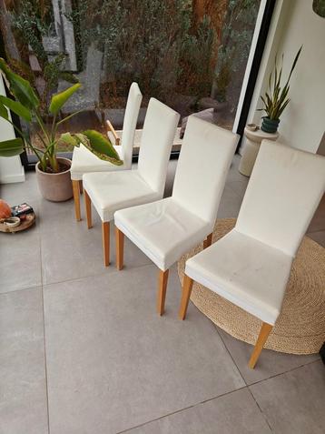 4 eetkamerstoelen beschikbaar voor biedingen