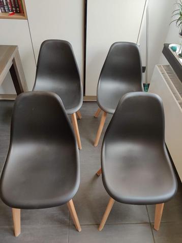 Eetkamer kuipstoelen Scandinavisch model (4 stuks) beschikbaar voor biedingen