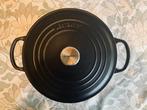 Le Creuset pot 28cm diameter, Huis en Inrichting, Ophalen, Gietijzer, Pot, Bus of Blik, Zo goed als nieuw