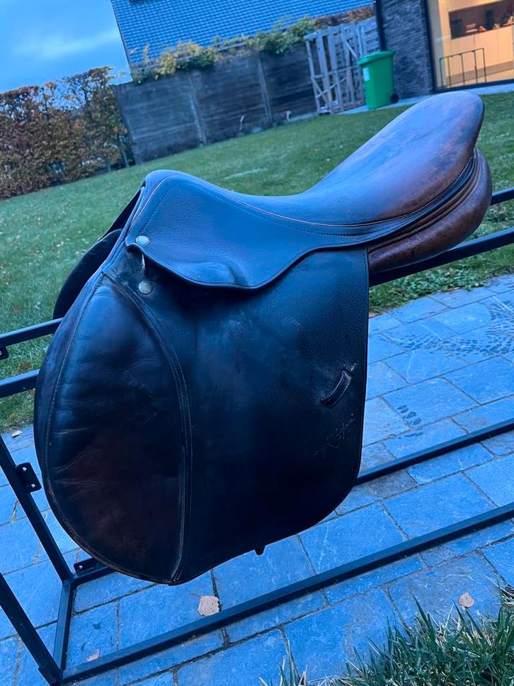 Springzadel merk equipe grand prix, Dieren en Toebehoren, Paarden en Pony's | Zadels, Gebruikt, Springen, Ophalen