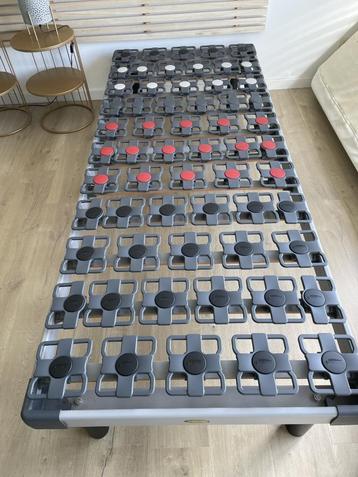 bed met Tempur lattenbodem en Tempur matras beschikbaar voor biedingen