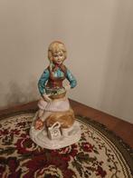 Porseleine beeldje: meisje zittend op een vat, Enlèvement