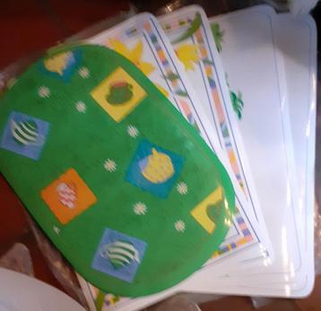 6 sets de table  (3 modelés 2 de chaque) beschikbaar voor biedingen