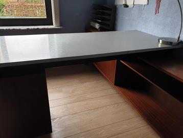 Bureau  beschikbaar voor biedingen