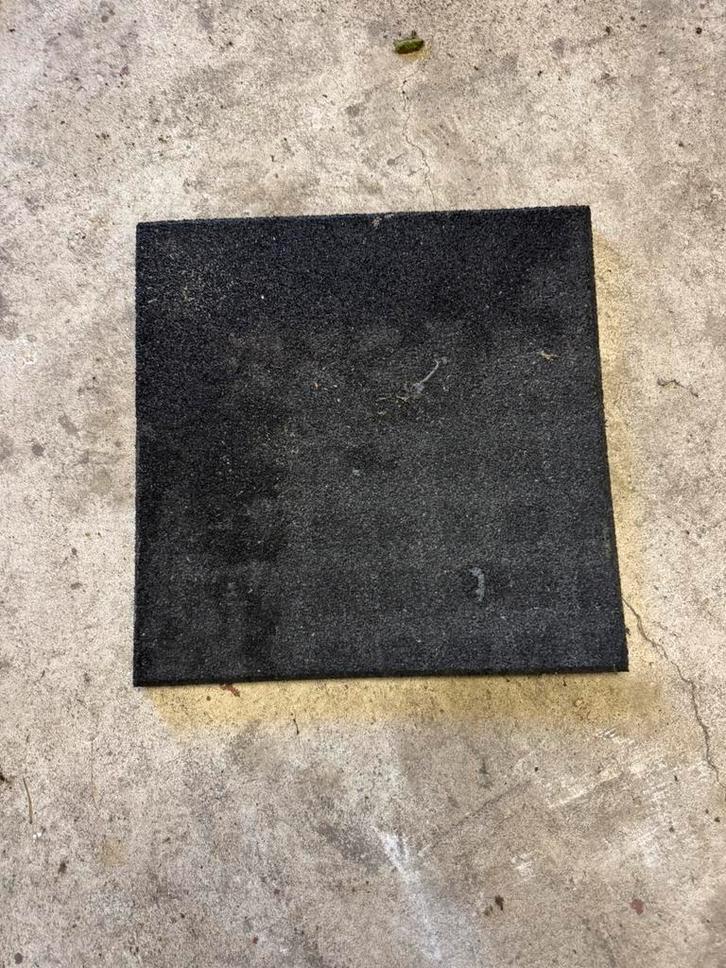 Rubberen tegels 50x50x3 speeltoestel fitness ed ruim 25m2, Sport en Fitness, Fitnessmaterialen, Gebruikt, Fitnessmat, Ophalen