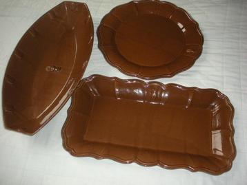 Ensemble anciens plats (6) bruns CATANE. beschikbaar voor biedingen