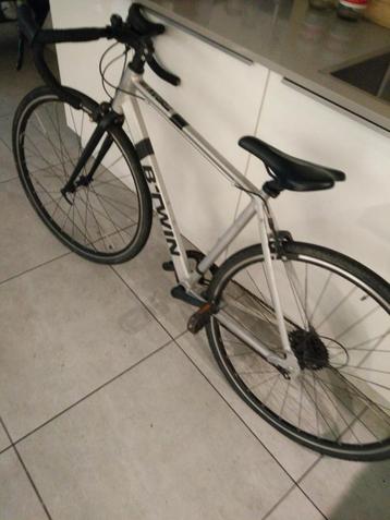 Race Fiets B-Twin Prijs 130 Euro . Enkel Nieuwe Achter Binne beschikbaar voor biedingen