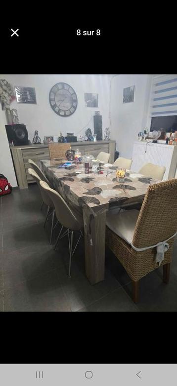 Salle manger  beschikbaar voor biedingen