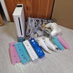 Wii: White Console with a Console Stand, 2 Controller, 2 Nun, Ophalen of Verzenden, Met stuurtje, Met 3 controllers of meer, Zo goed als nieuw