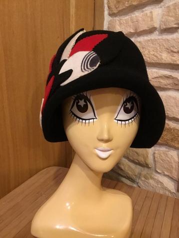 Chapeau cloche en feutre noir modèle année 1930-40 beschikbaar voor biedingen
