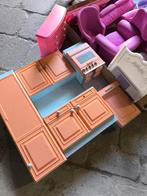 Barbie meubelen en koets met 2 paarden, Kinderen en Baby's, Speelgoed | Poppenhuizen, Zo goed als nieuw, Ophalen