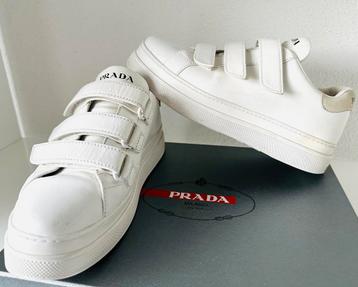 PRADA PLATVORM SNEAKERS, 38, NP €680,- ORIGINEEL!️️💖💖 beschikbaar voor biedingen