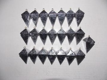 Piramide lood  beschikbaar voor biedingen