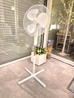 Ventilateur blanc sur pied, réglable, orientable, démontable, Electroménager, Enlèvement