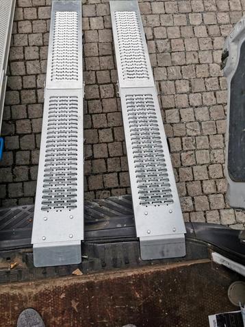 Oprijplaat nieuw meer info 0488826971  beschikbaar voor biedingen