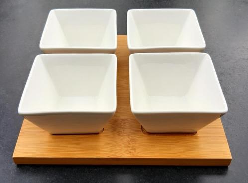 4 aperitiefkommetjes op houten plank, Huis en Inrichting, Keuken | Servies, Ophalen of Verzenden