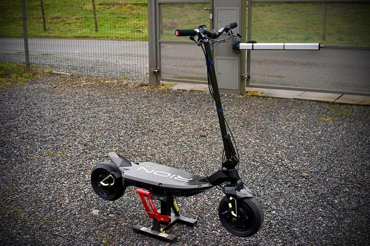 Rion Re-60s scooter, Fietsen en Brommers, Steps, Zo goed als nieuw, Ophalen