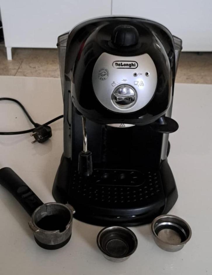 Cafetière machine à café moulu De'Longhi expresso capuccino, Elektronische apparatuur, Koffiezetapparaten, Gebruikt, Gemalen koffie