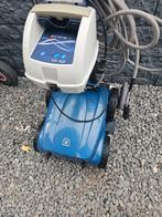 Zwembadrobot doet vloer en wanden, Ophalen