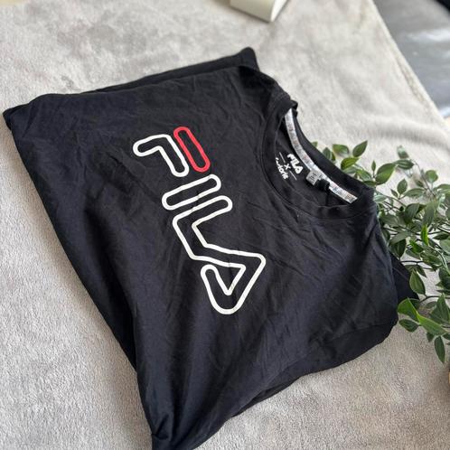 Zwart FILA T-shirt – maat S, sportief en casual, Kleding | Dames, T-shirts, Zo goed als nieuw, Maat 36 (S), Rood, Korte mouw, Ophalen of Verzenden