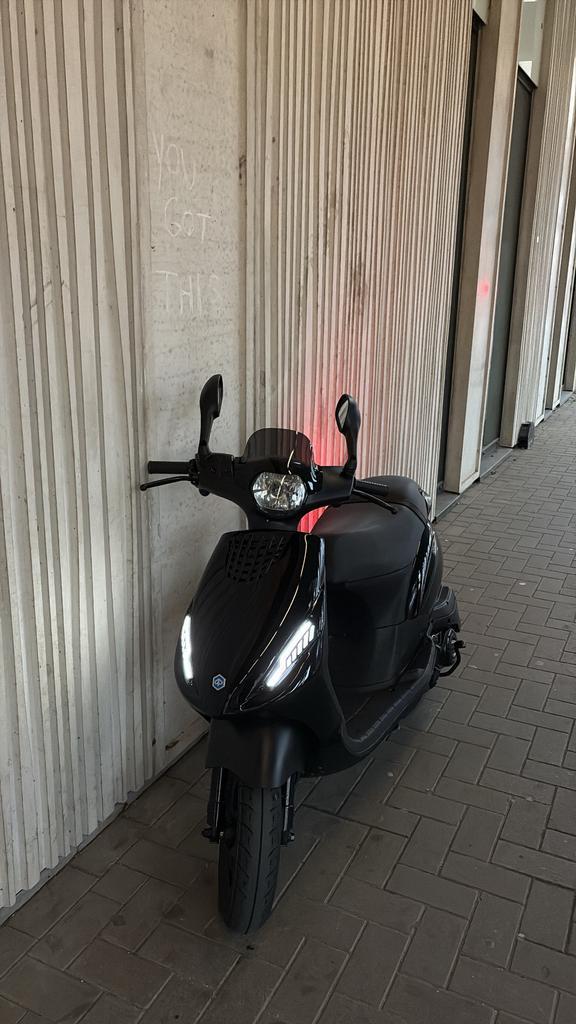 Piaggio Zip A klasse, Fietsen en Brommers, Scooters | Piaggio, Zo goed als nieuw, Zip, Klasse A (25 km/u), Benzine, Ophalen