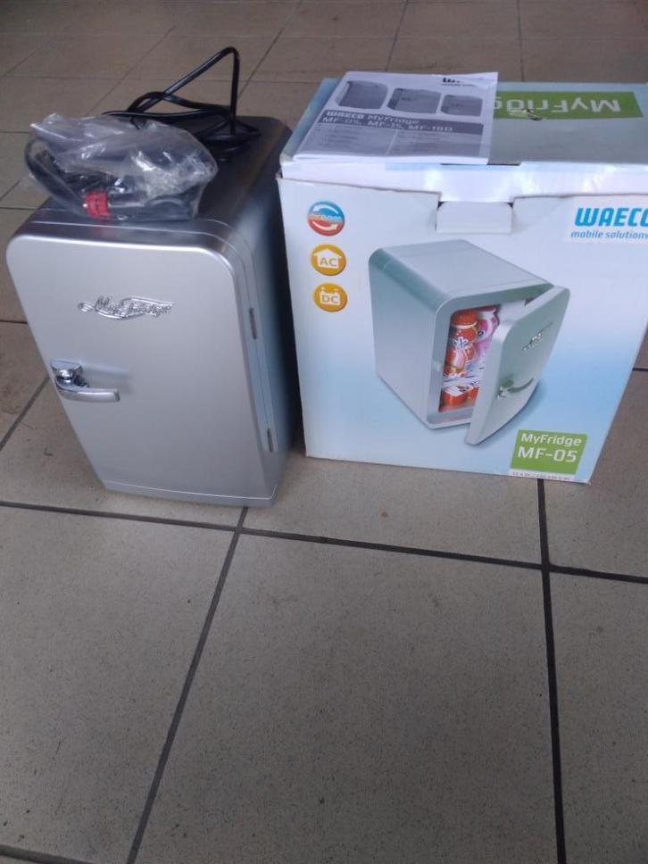 WAECO Minikoelkast voor tafel 12 of 220 volt (koud en warm), Elektronische apparatuur, Koelkasten en IJskasten, Nieuw, Ophalen of Verzenden