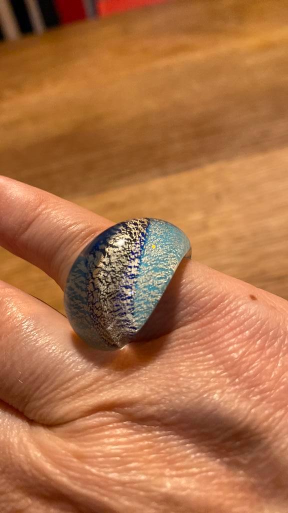 Ring murano glas licht- en donkerblauw en goud, Handtassen en Accessoires, Ringen, Zo goed als nieuw, Goud, Ophalen of Verzenden