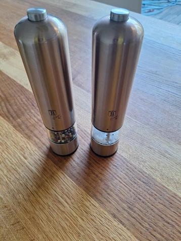 Peper en zoutset (op batterij) beschikbaar voor biedingen