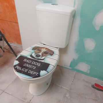 Toilet met print beschikbaar voor biedingen
