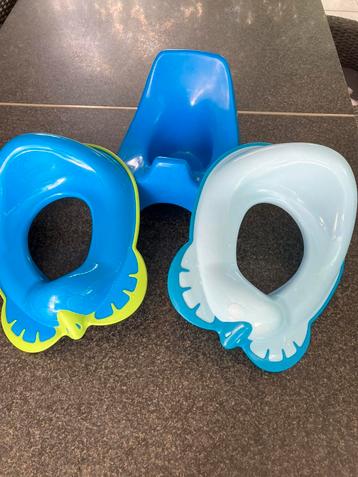 Toiletplankverloopstukken en het potje beschikbaar voor biedingen