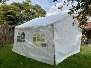 Party tent 4m x 4m beschikbaar voor biedingen
