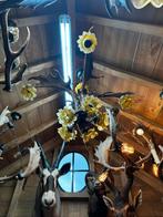 Gewei luster kroonluchter met bloemen in glas, Antiek en Kunst, Ophalen