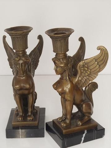 2 bronzen kandelaars in de vorm van een sfinx beschikbaar voor biedingen