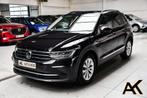 Volkswagen Tiguan 1.5 TSI Life DSG -NAVIGATIE / BLUETOOTH /, Autos, SUV ou Tout-terrain, 5 places, Système de navigation, Noir