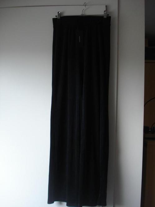 Nieuwe Vero Moda ribfluwelen broek, meisjes/dames. mt XS, Kleding | Dames, Broeken en Pantalons, Nieuw, Maat 34 (XS) of kleiner