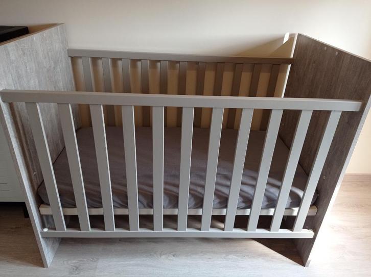 Babybedje, Kinderen en Baby's, Kinderkamer | Bedden, Gebruikt, Matras, Ophalen